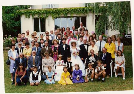 le mariage de ma couzine j suis a droite a cote de ma couzine en jaune