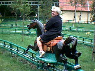 nadine s'amuse au dada lol !!!!