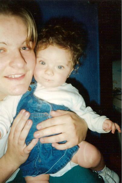 elle est po belle ( j adore les bourlet des bb, po les miens lol )