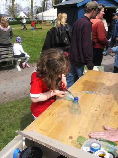 lea fabrique un moulin a vent