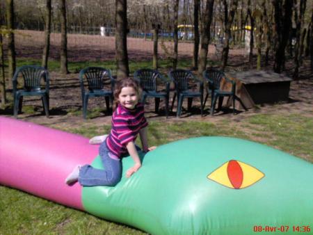 tention y as un gros serpent l�a