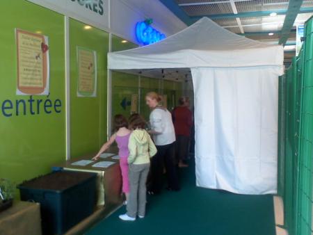 Pr�paration cadeau de f�te des meres a g�ant