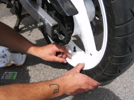 pose autocollant suzuki