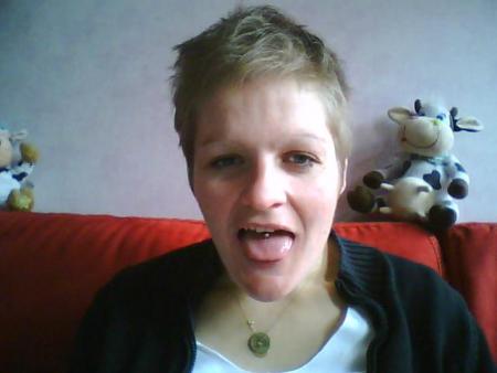 depuis le temp que je voulais le faire voila c fait percing a la langue