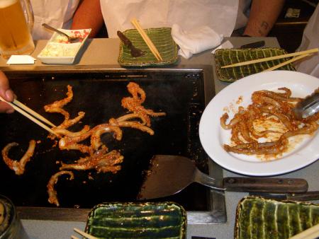 de la pieuvre elle etais encore vivante lol !!!!ca bouger tous seule quand ca cuisser lol !!!