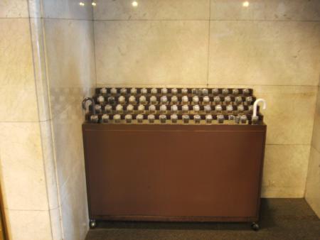 pour ranger les parapluies y en a partout de ca