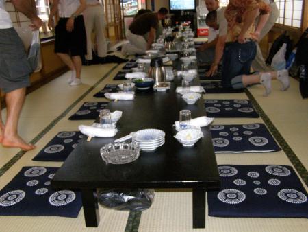 alors la c etais soiree karaokee dans un bateau dur dur pour les genoux !!