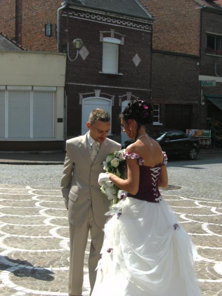 et voila la mariee tres belle tres jolie robe (ca donne envie )