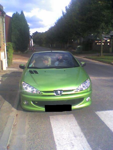 encore la voiture de mon zhomme elle est belle mais petite !!!