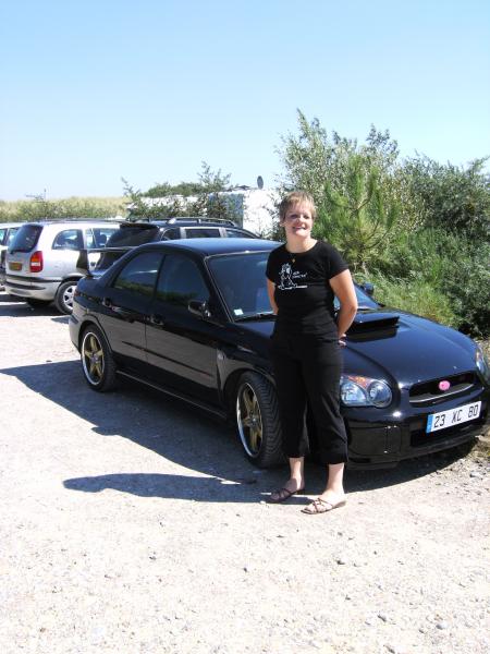 devant ma futur voiture (j'ai le droit de rever ) lol